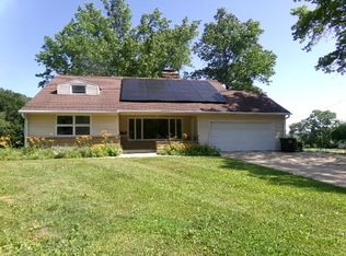 1435 Bolkinwood Dr, Freeport, IL 61032