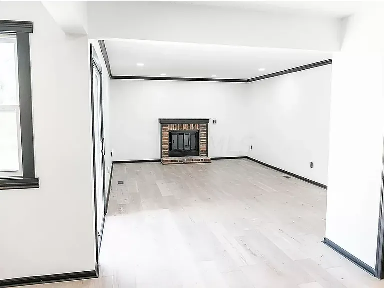 1560 Waterstone Ct — Photo 3