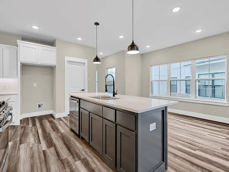 521 Saucer Dr — Photo 13
