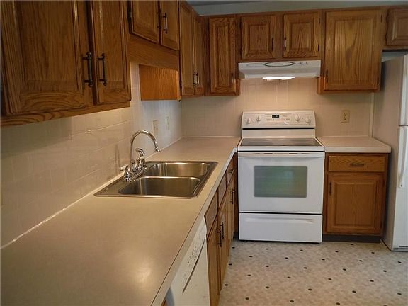 3rd image of 351 New London Ave #306-306-30