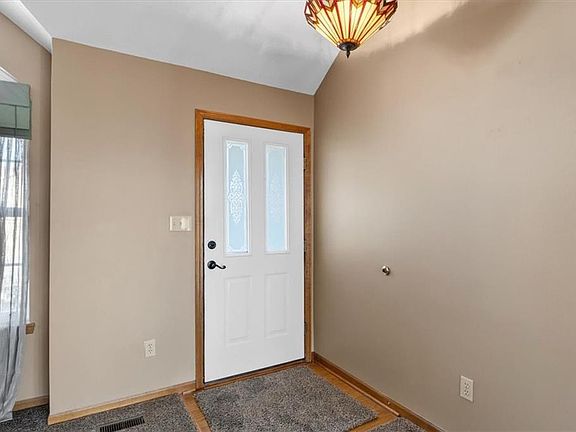 4th image of 5329 NE Scenic Dr