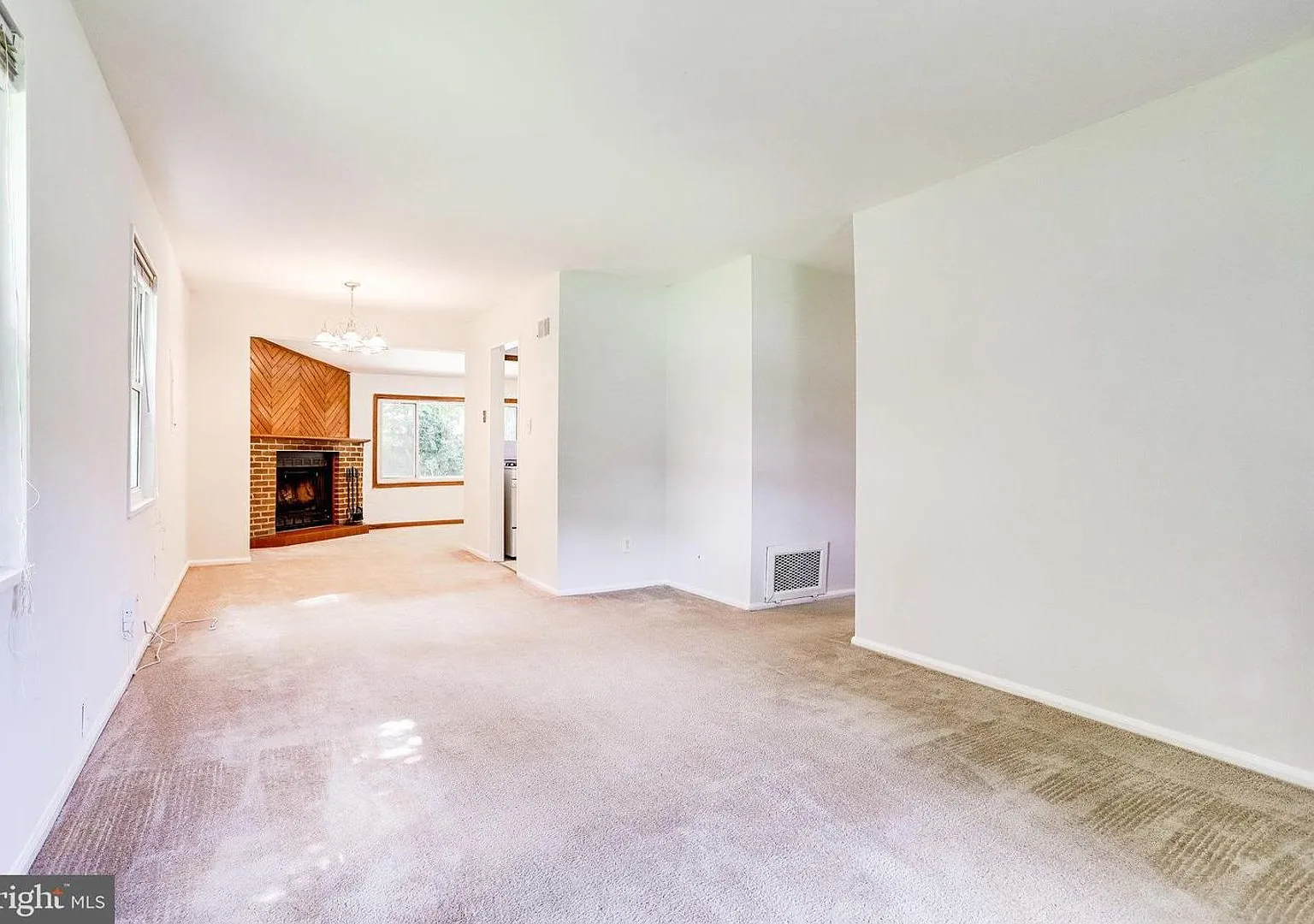 Discover the charm of this beautifully expanded classic rambler offering more than 1,200 square f... — Photo 4