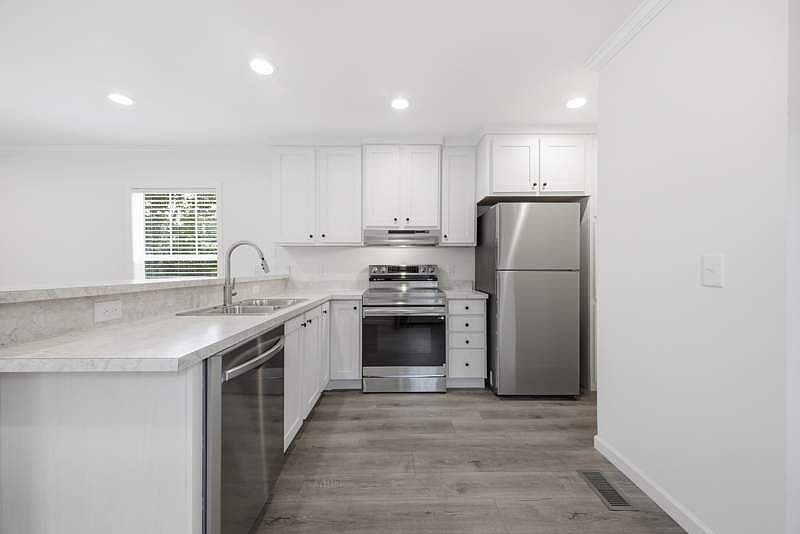 1st image of 7 Chestnut Path Ln