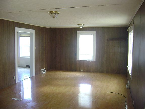 3rd image of 103 Painter St