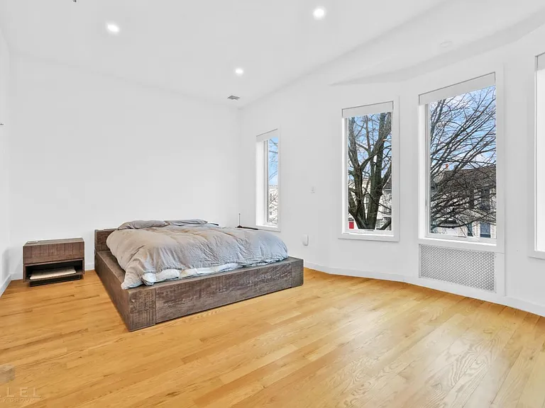 729 Chauncey St #2A — Photo 6