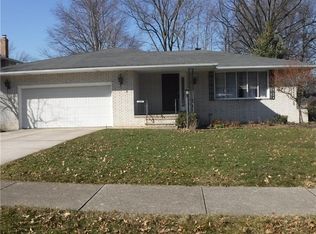 1049 Firethorn Dr, Seven Hills, OH 44131