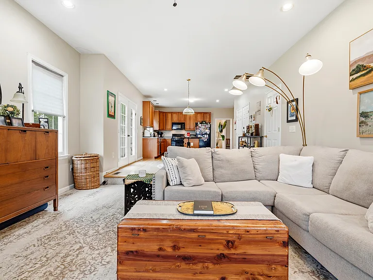 31 Palace Ln — Photo 15