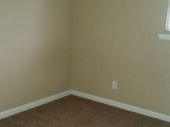 2nd image of 512 NW Glendale Dr
