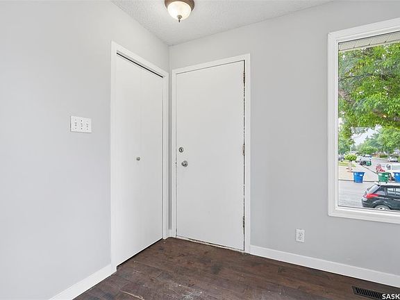 3rd image of 118 Smallwood CRESCENT