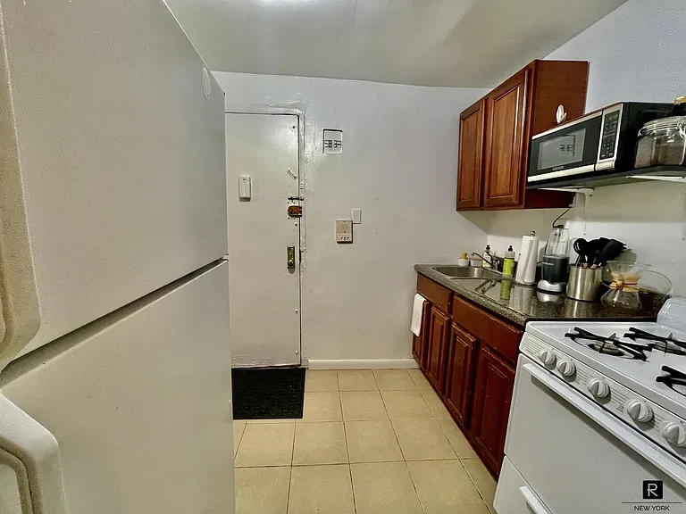 260 W 135th St #D — Photo 15