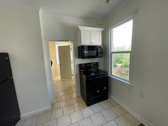 5th image of 205 W Main St