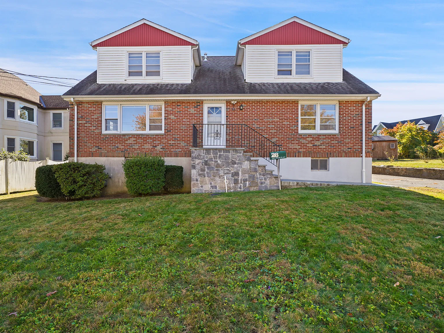 3 bed, 1373 sqft, $4,850 — Photo 2
