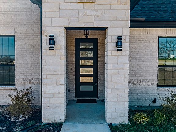 4th image of 1001 Henry Way