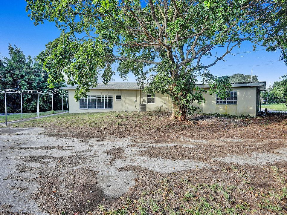 Back Yard in Large Parking Asphalt Path in ACREs