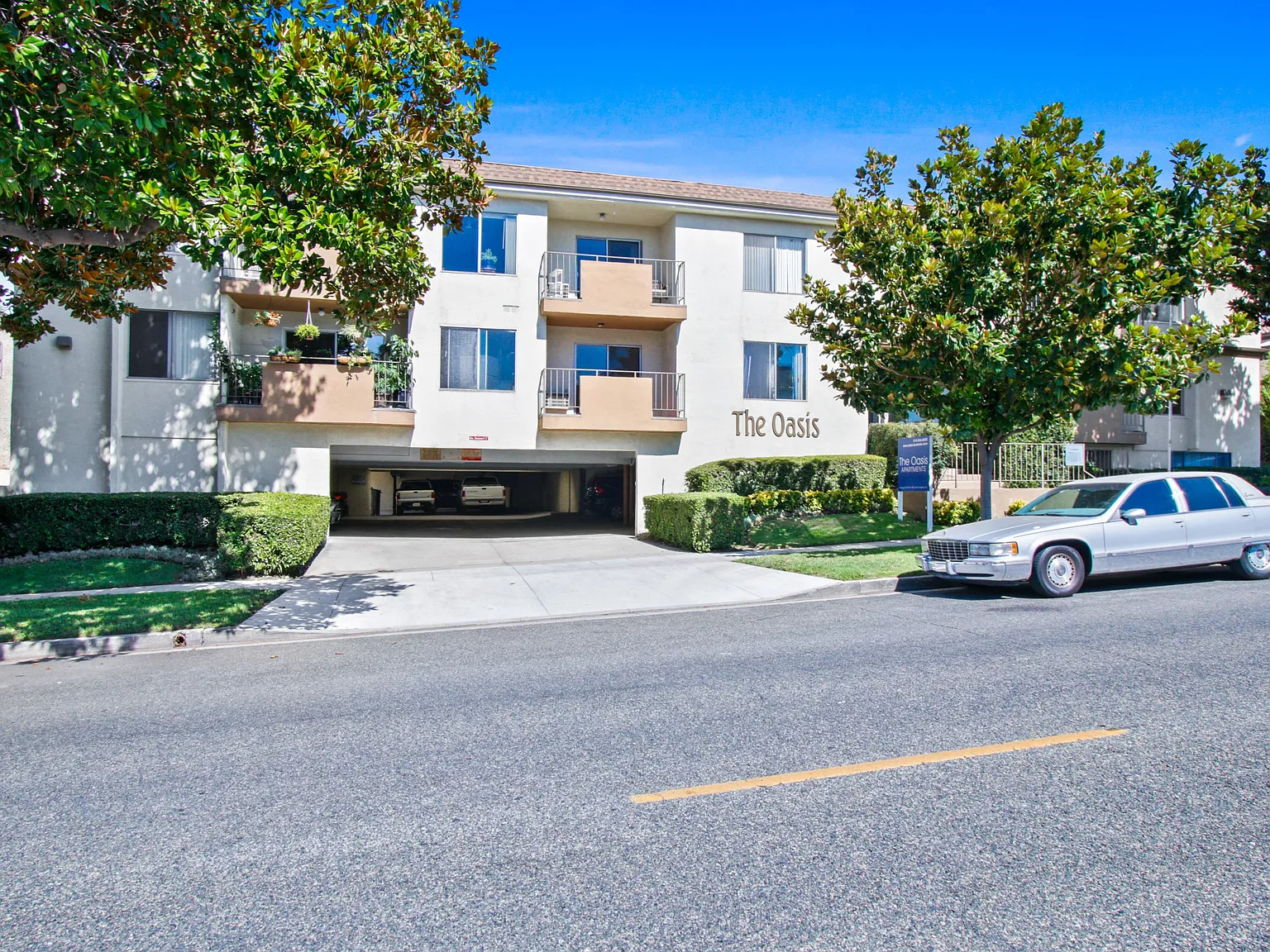 Oasis Apartments — Photo 2