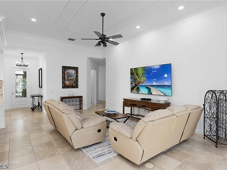 7983 Valentina Ct — Photo 3