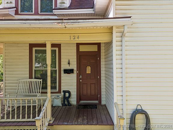 4th image of 124 W Lincoln Ave