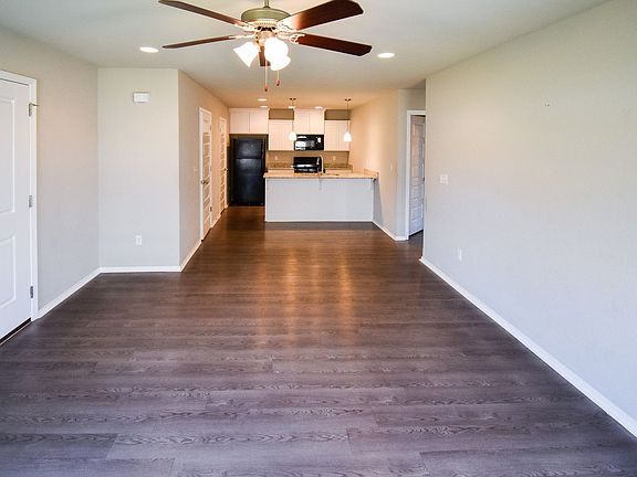 3rd image of 818 Hindman Dr #2