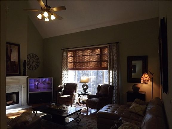 2nd image of 208 W Lake Cv