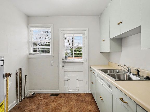 4th image of 5527 Kendall Dr