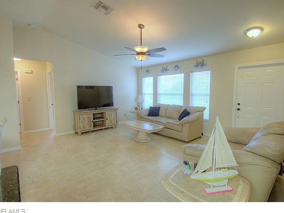 4th image of 403 SE 23rd St