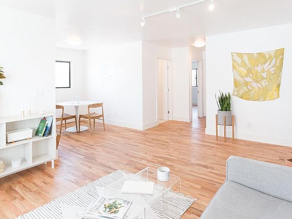 4th image of 252 S Avenue 18 APT 3