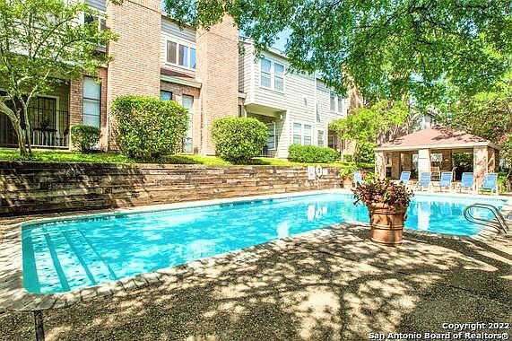 3rd image of 11001 Wurzbach Rd APT 201
