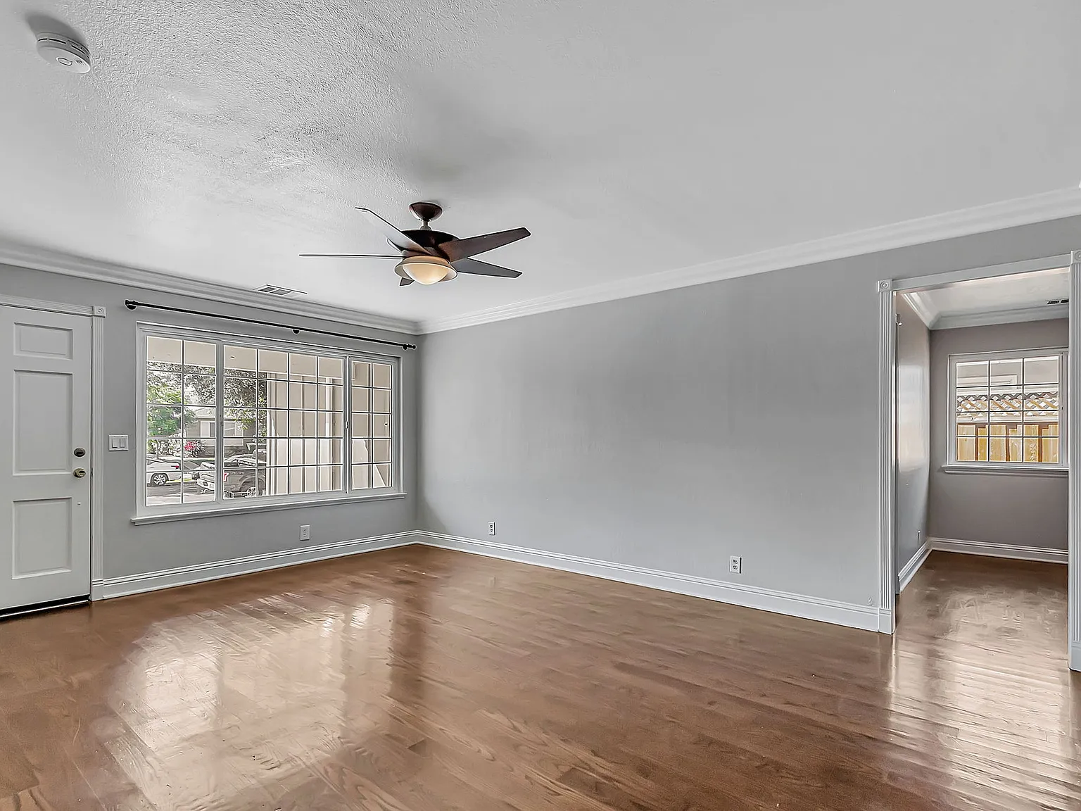 3 bed, 1133 sqft, $4,200 — Photo 3