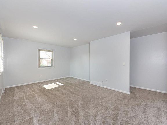 2nd image of 176 Wexford Dr