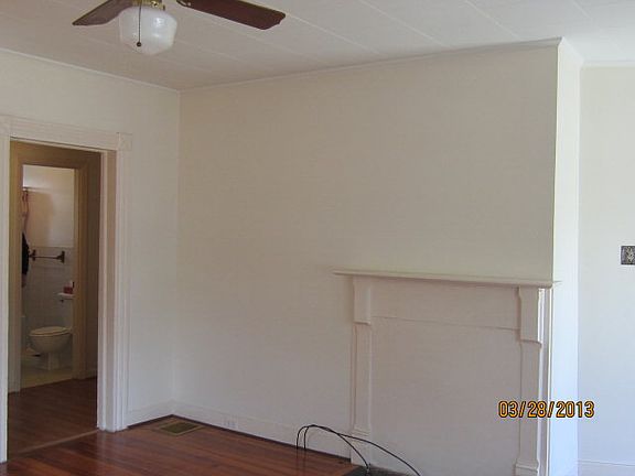 3rd image of 718 Hughes St