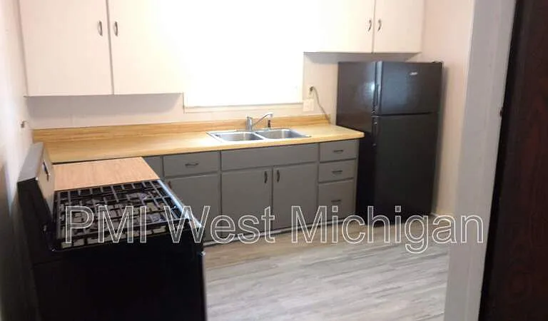 946 Pine Ave NW #1 — Photo 3