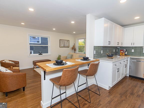 5th image of 2425 Hillside Ave