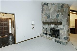 5th image of 372 S Hills Dr
