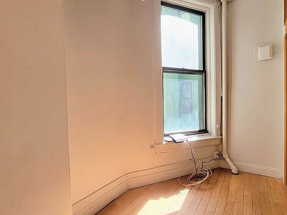 4th image of 527 E 12th St APT C2