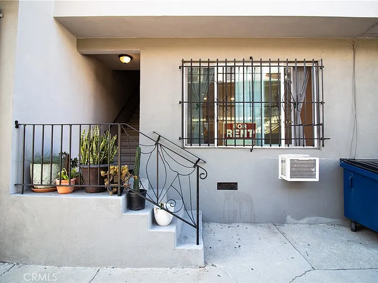 1224 N Mansfield Ave — Photo 1