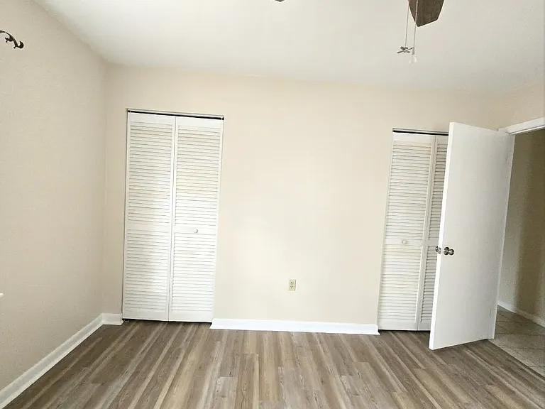 94 Nottingham Ln — Photo 10
