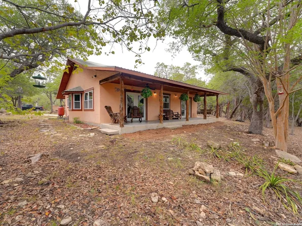 1366 River Bend Dr, Blanco, TX 78606