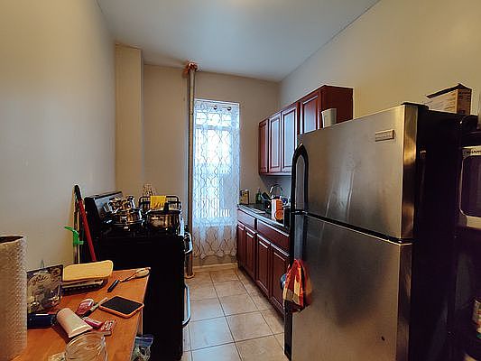 2nd image of 2027 Pacific St #5B