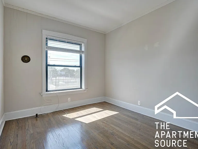 2426 N Sawyer Ave #2E — Photo 5