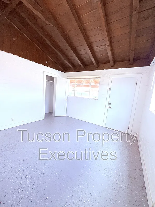 Studio, 1.0 bath, 100 sqft, $550 — Photo 3