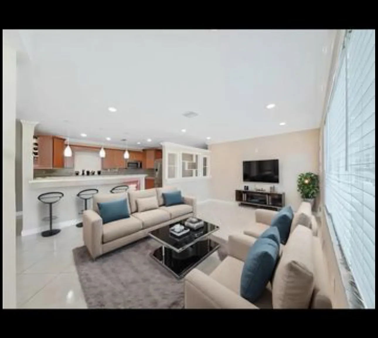3 bed, 1374 sqft, $2,600 — Photo 4