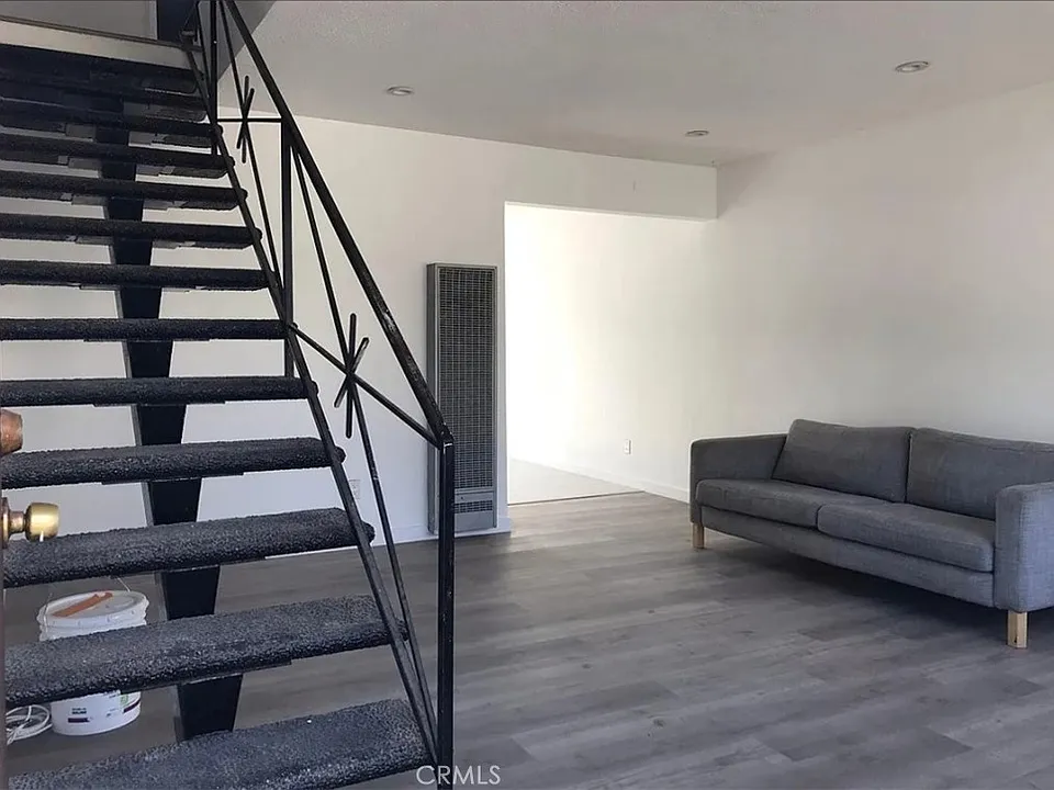 4444 S Centinela Ave #5