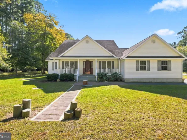 37358 Driftwood Dr, Greenbackville, VA 23356
