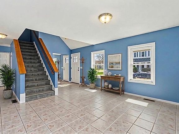 2nd image of 26 Juniper Wood Dr