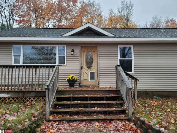 9340 Raspberry Rdg SW, Fife Lake, MI 49633