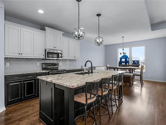 5th image of 2301 W Piatt Ln