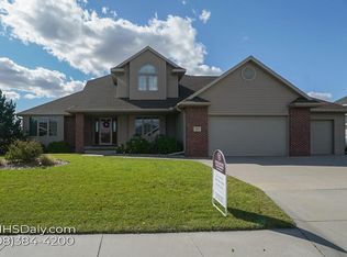 1518 Warbler Cir, Grand Island, NE 68803