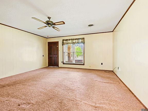 5th image of 3842 Cottage St