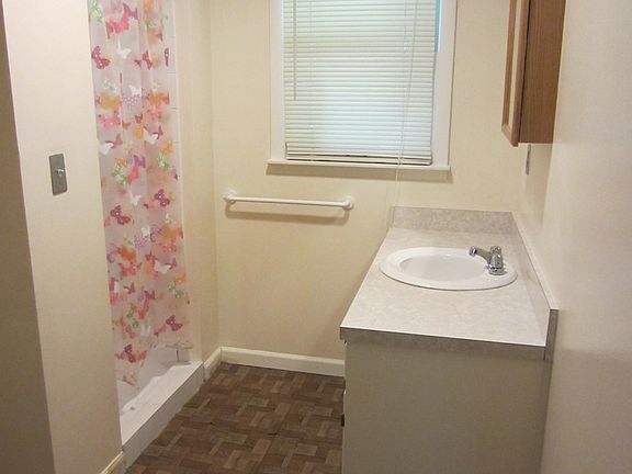5th image of 95 Evelyn Dr