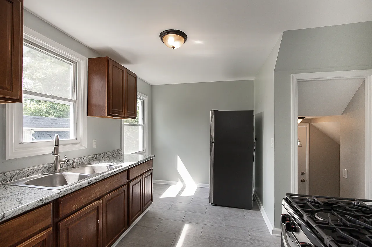 3 bed, 1152 sqft, $1,950 — Photo 4